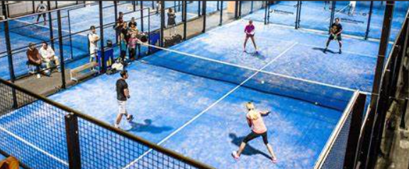 Le padel, le nouveau phénomène des sports de raquette